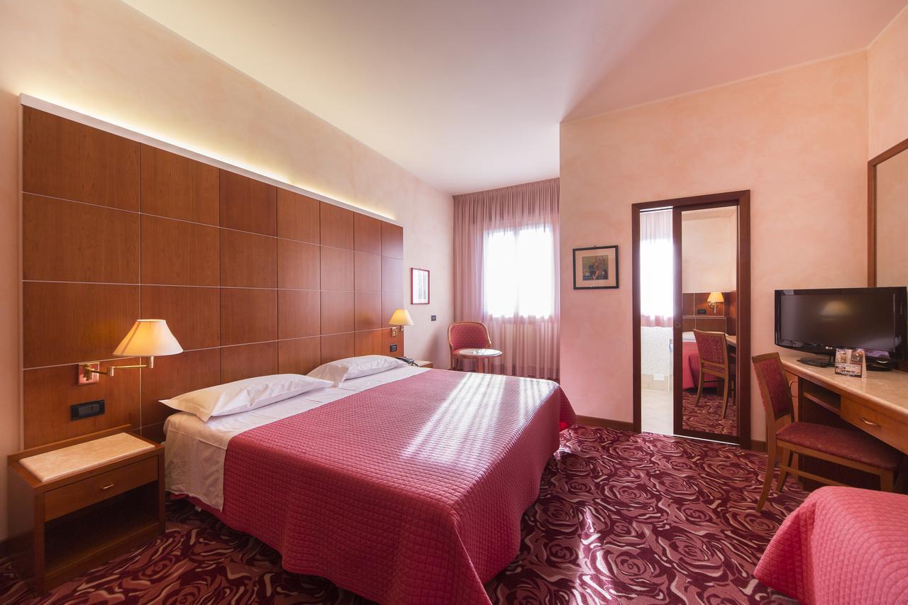 Hotel Alan Anzola dell'Emilia Bagian luar foto